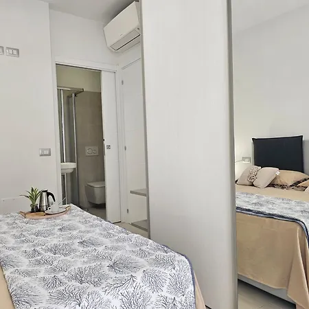 Greyhouse 2 100m Dal Mare Apartamento *