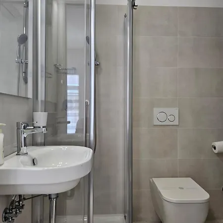Greyhouse 2 100m Dal Mare Tortoreto