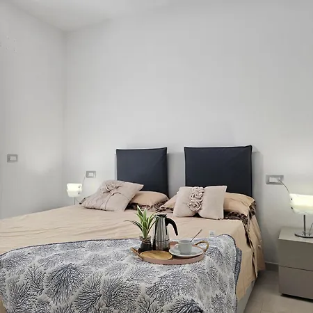 Greyhouse 2 100m Dal Mare Apartment *
