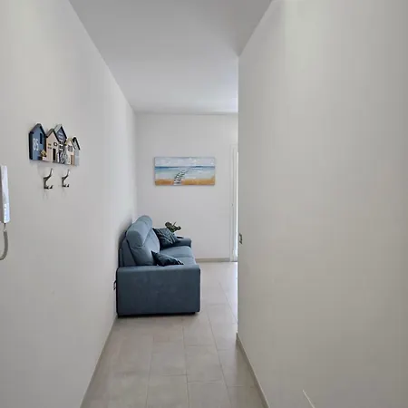 Greyhouse 2 100m Dal Mare Apartamento