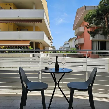 Greyhouse 2 100m Dal Mare Apartment